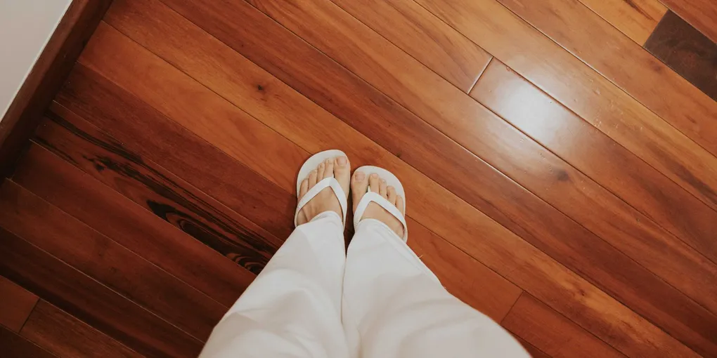 Hardwood Floor Refinishing Cost 2026: $3–$8/sq ft Installed