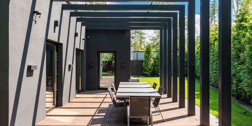How to Build a Pergola: Planning, Post Setting, and Beam Assembly