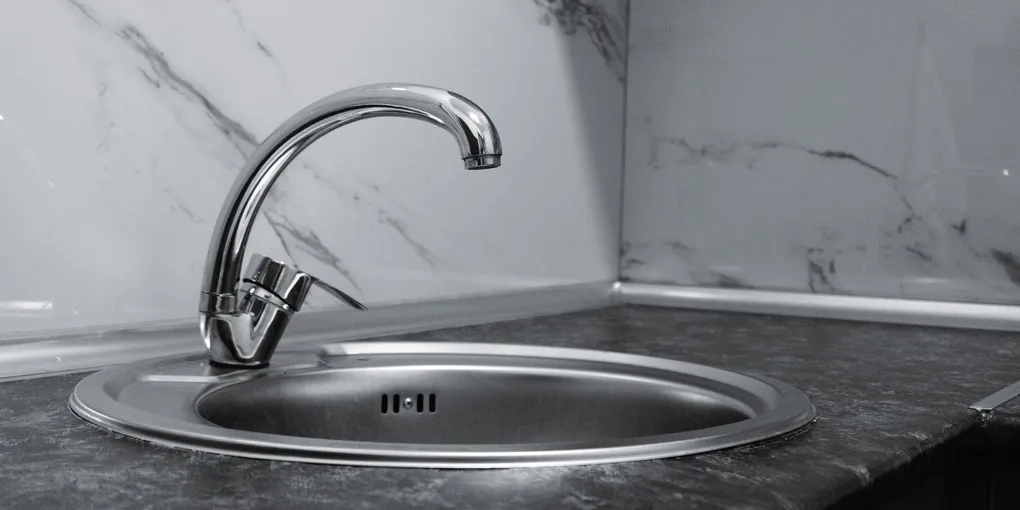 How to Caulk a Kitchen Sink: Re-Sealing Drop-In and Undermount Sinks (2026)