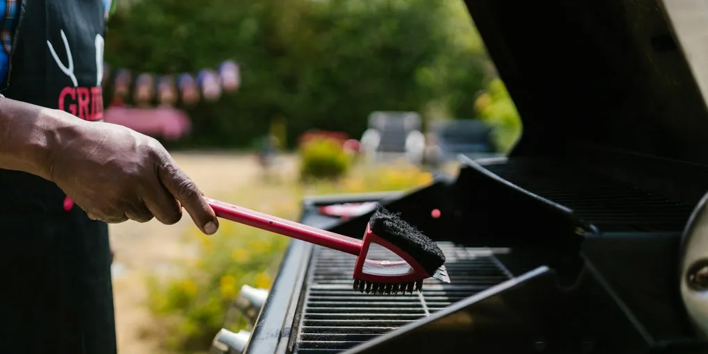 How to Clean a BBQ Grill: Deep Clean Grates, Burners, and the Firebox (2026)