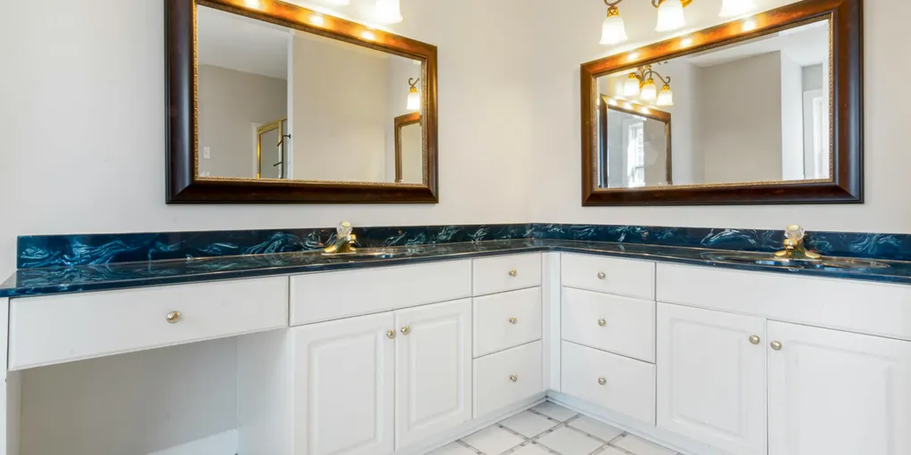 How to Fix a Broken Bathroom Mirror: Step-by-Step Guide