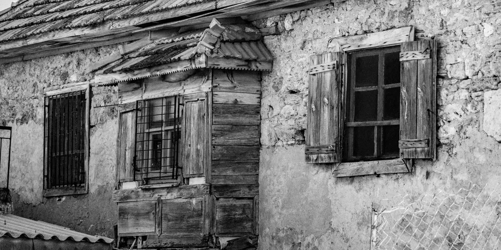 How to Fix a Broken Exterior Window Shutter: Step-by-Step Guide