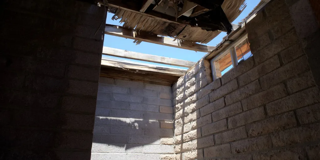 How to Fix a Broken Garage Ceiling Light: Step-by-Step Guide