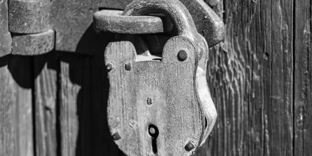 How to Fix a Broken Garage Door Lock: Step-by-Step Guide