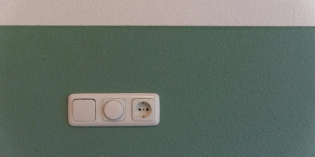 How to Fix a Broken Light Switch Plate: Step-by-Step Guide