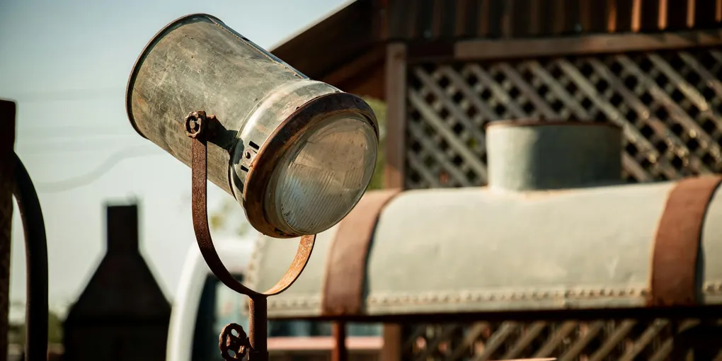How to Fix a Broken Outdoor Light Fixture: Step-by-Step Guide