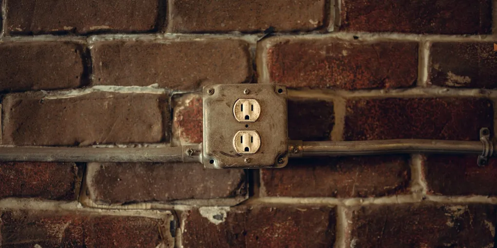 How to Fix a Broken Outdoor Outlet Cover: Step-by-Step Guide