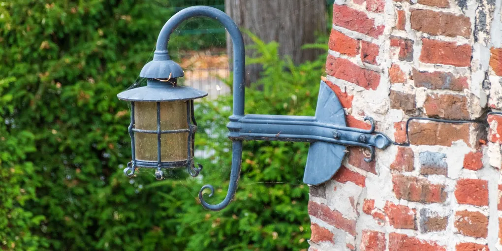 How to Fix a Broken Wall-Mounted TV Bracket: Step-by-Step Guide