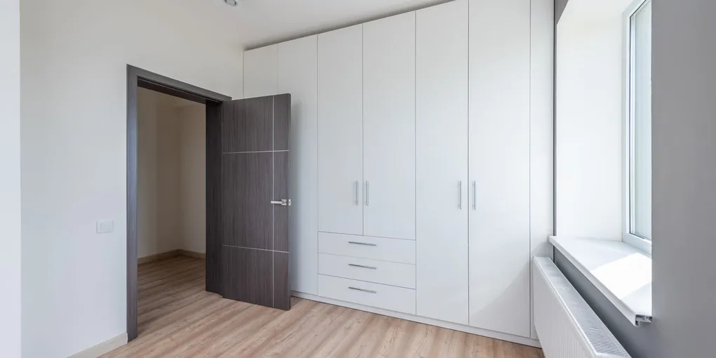 How to Fix a Cabinet Door Gap: Hinge Adjustment and Alignment Tips