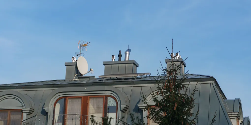 How to Fix a Chimney Cap: Mesh vs. Solid, Sizing, Mortar, and Rust Repair (2026)