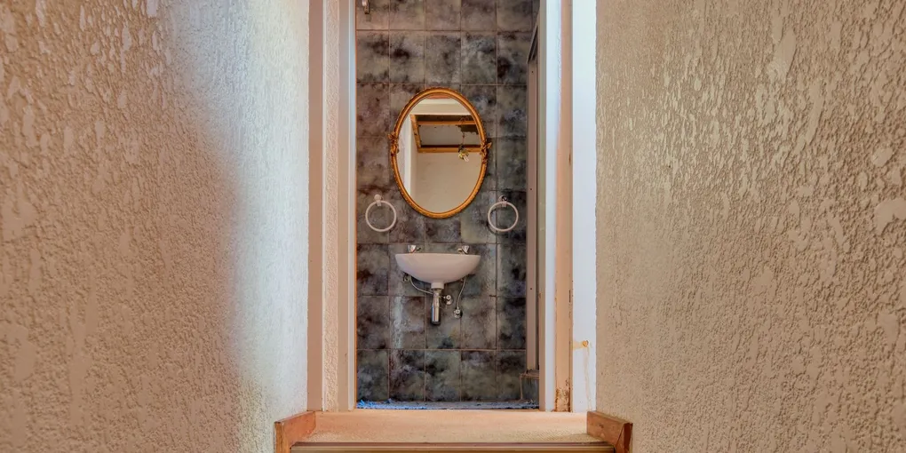 How to Fix a Cracked Bathroom Tile: Step-by-Step Guide