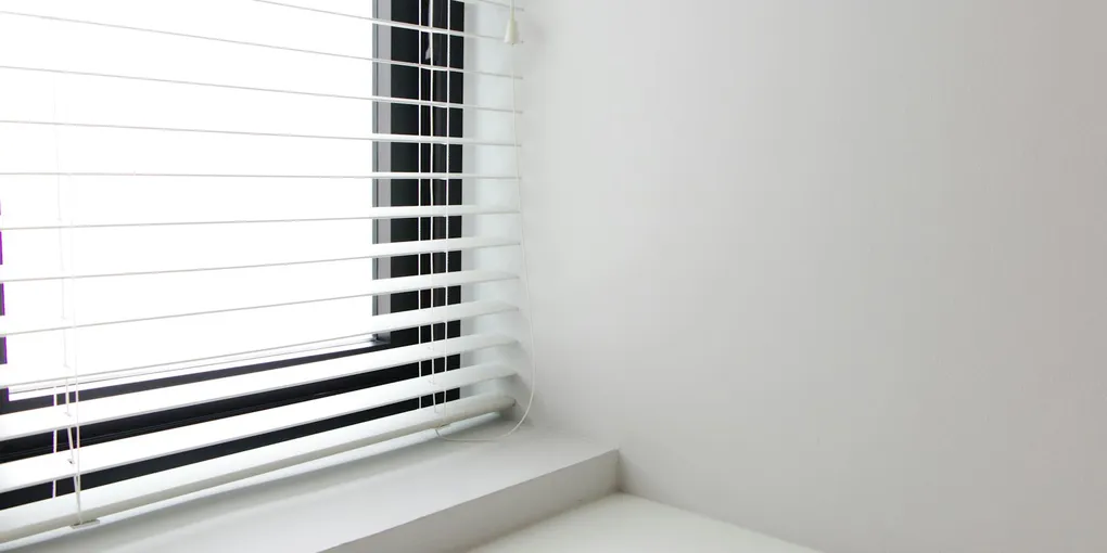 How to Fix a Cracked Vinyl Window Sill: Step-by-Step Guide
