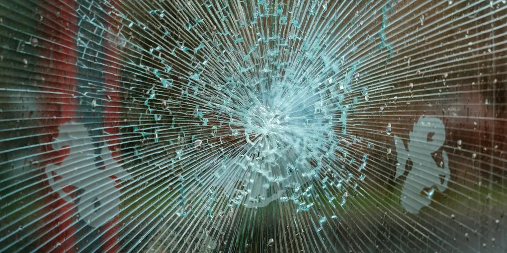How to Fix a Cracked Window: Temporary Seals, DIY Glass Replacement, and Glazing
