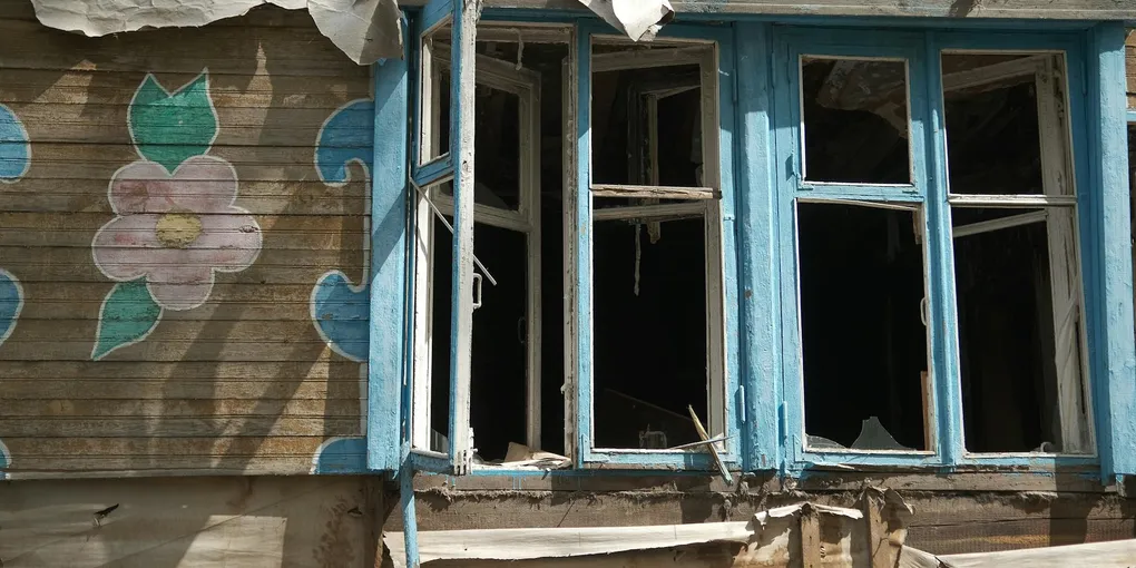 How to Fix a Cracked Wood Window Frame: Step-by-Step Guide