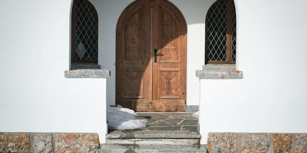 How to Fix a Damaged Door Frame: Step-by-Step Guide