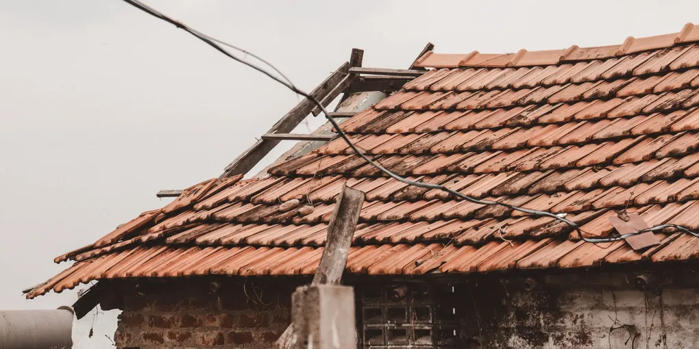 How to Fix a Damaged Roof Shingle: Step-by-Step Guide