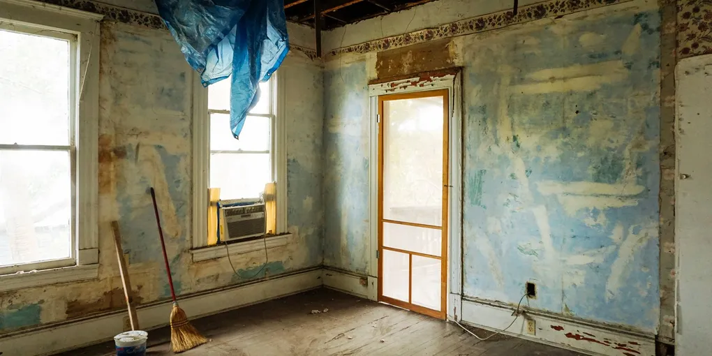 How to Fix a Peeling Paint Ceiling: Scraping, Priming, and Repainting the Right Way