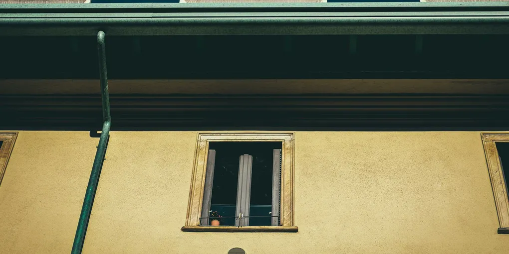 How to Fix a Sagging Gutter: Rehang and Realign in 30 Minutes (2026)