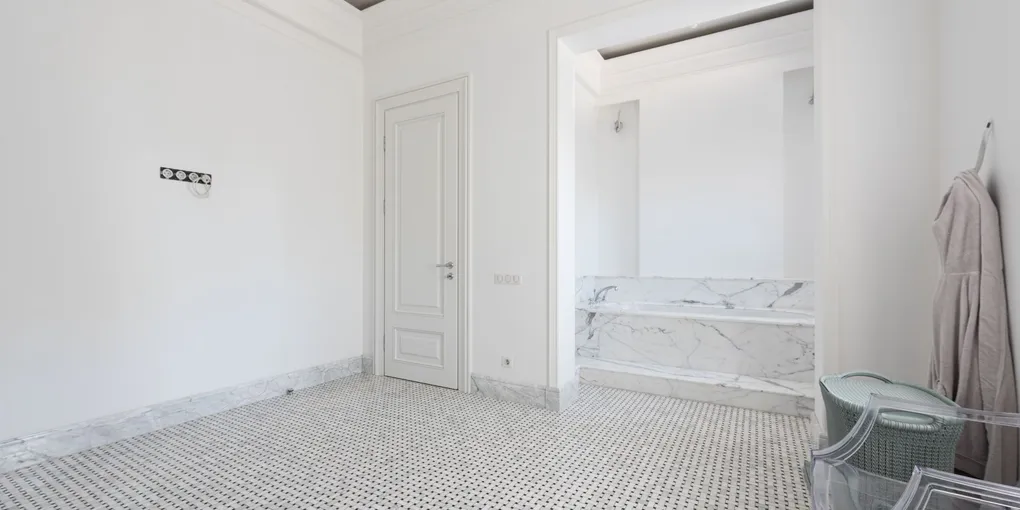How to Paint a Bathroom: Mold-Resistant Paint and Moisture-Proof Technique