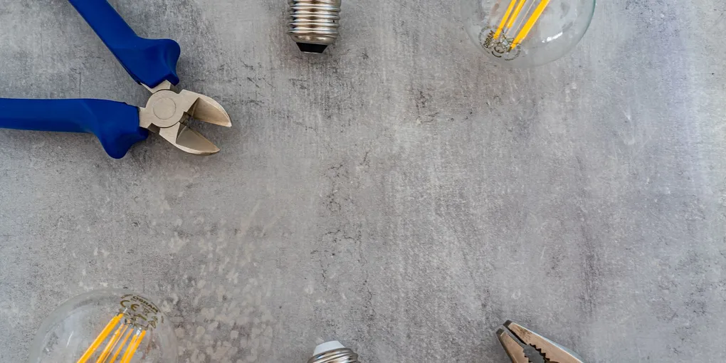 How to Remove a Broken Light Bulb From a Socket (2026)