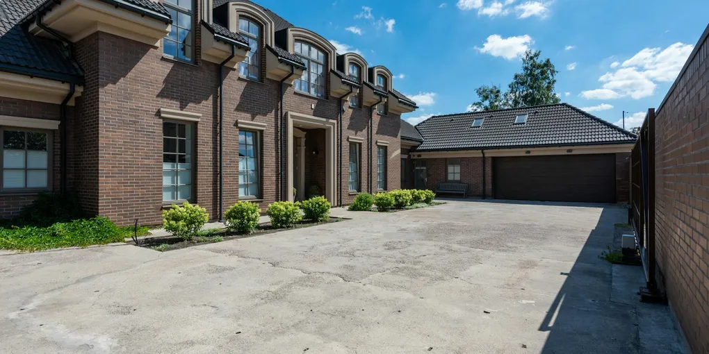 How to Seal an Asphalt Driveway: A Full DIY Guide