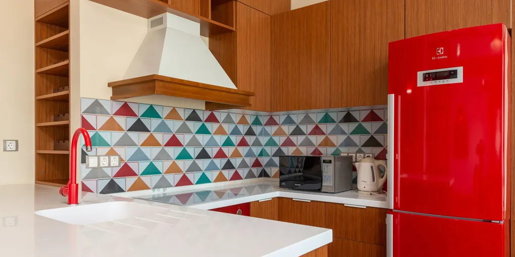 Kitchen Backsplash Cost 2026: $20–$120/sq ft ($600–$3,500 Typical)