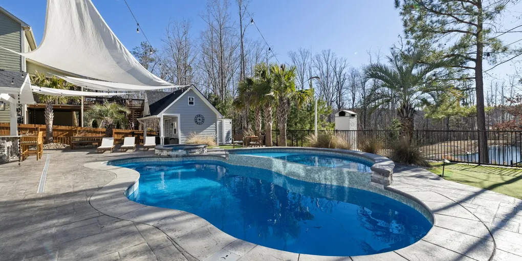 Pool Maintenance Cost 2026: $80–$200/Month Service