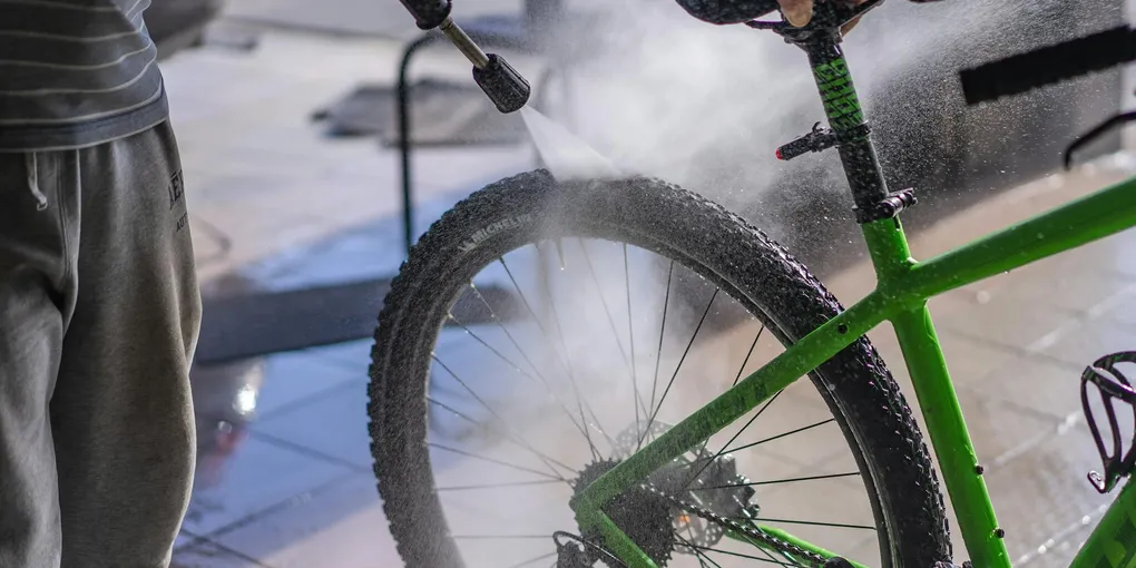 Pressure Washing Cost 2026: $100–$500 by Surface Type